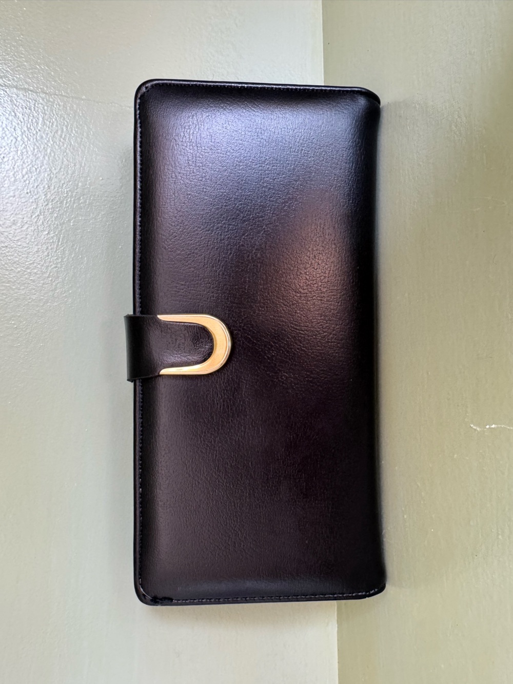Vintage Aristocrat Fifth avenue genuine leather black wallet with gold hardware